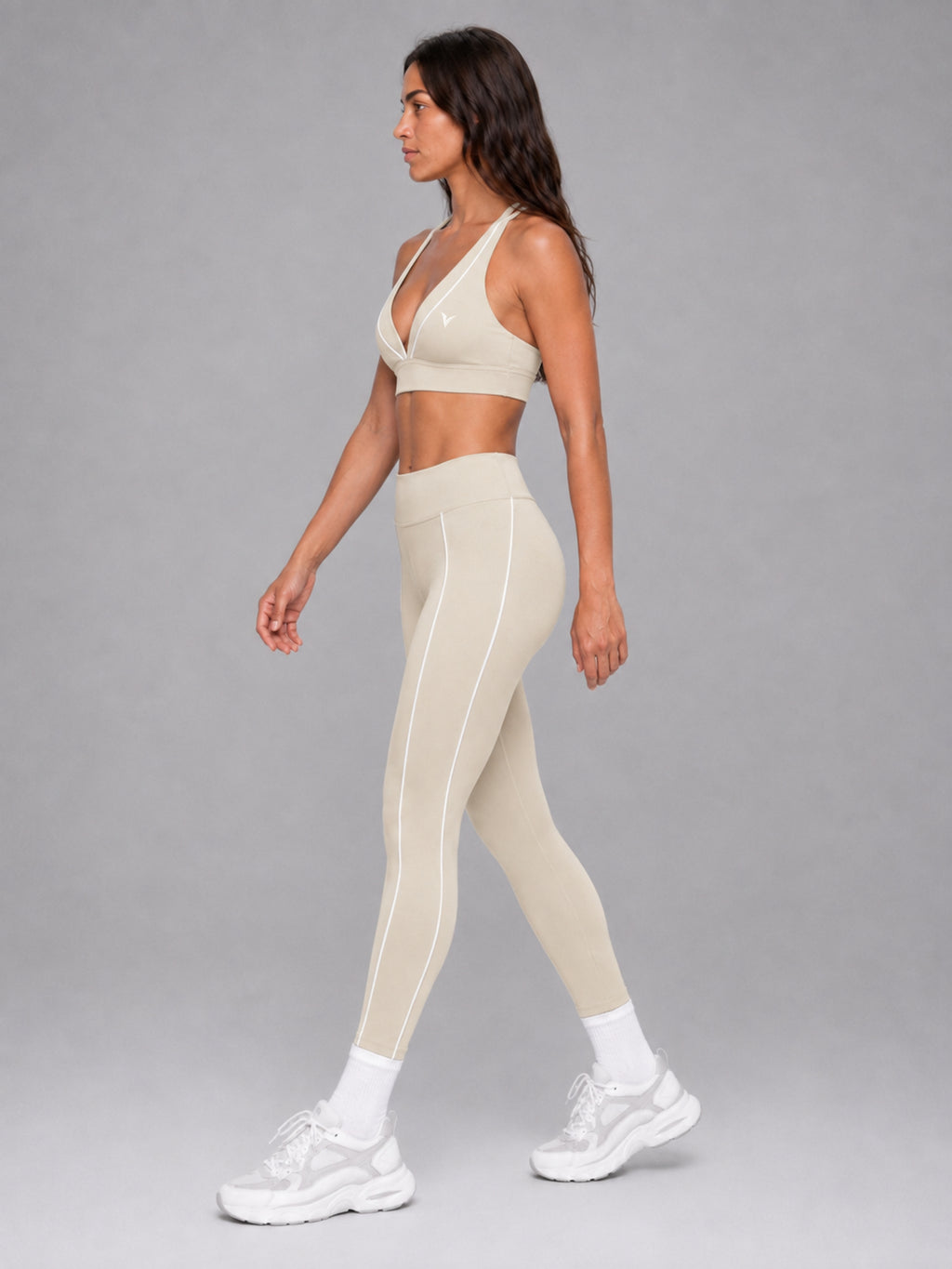 VELYRA SIGNATURE PLUNGE SPORTS BRA