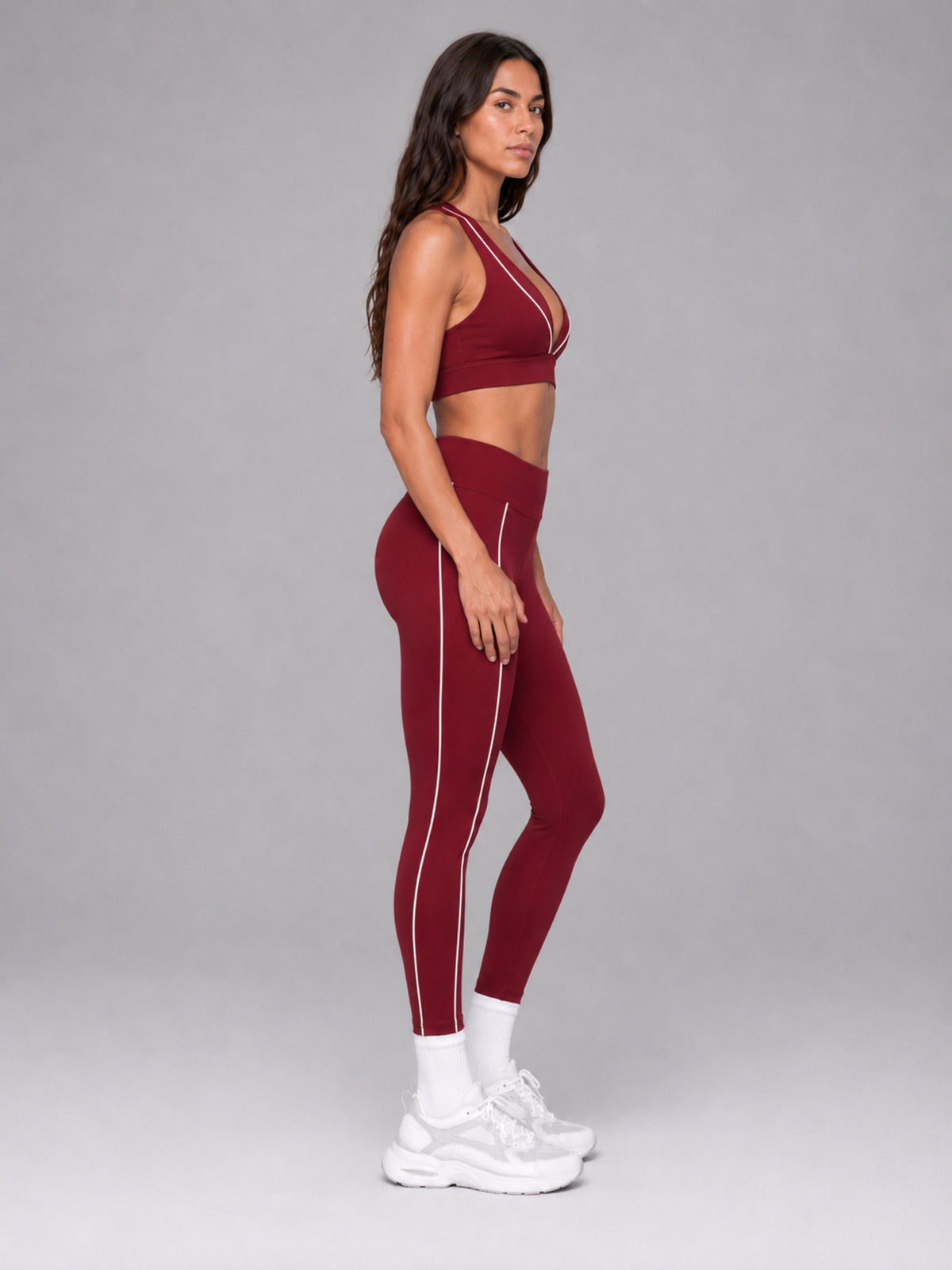 VELYRA SIGNATURE PLUNGE SPORTS BRA
